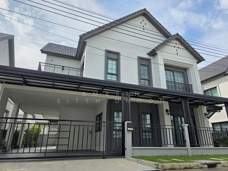 4 Bedroom condo in Centro Bangna