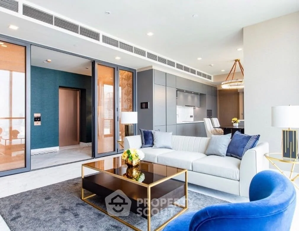 2 Bedroom condo in The Monument Thonglor