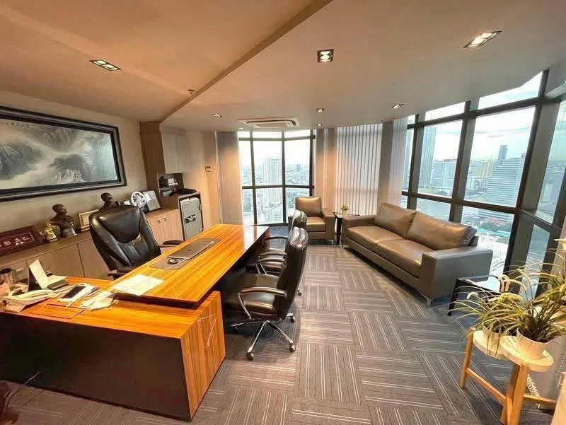 Studio condo in State Tower