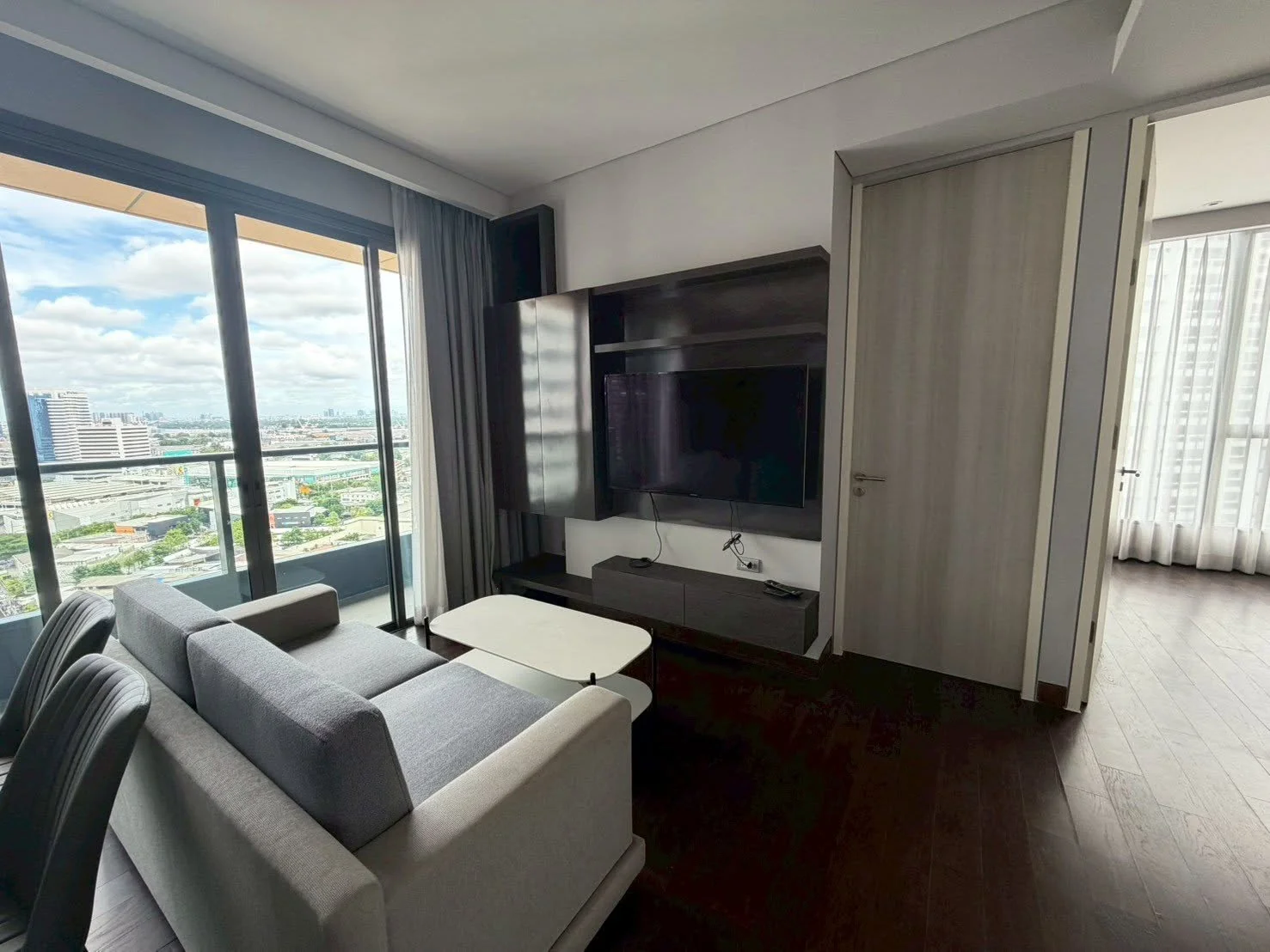2 Bedroom condo in The Lumpini 24