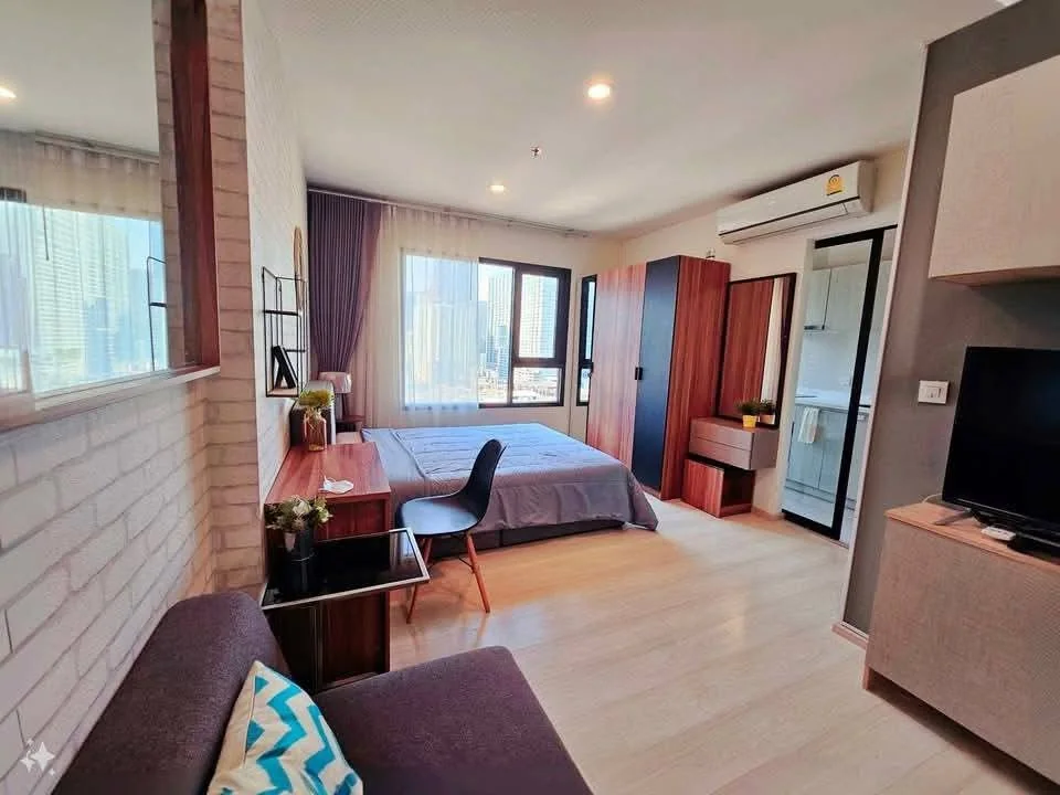 Studio condo in Life Asoke
