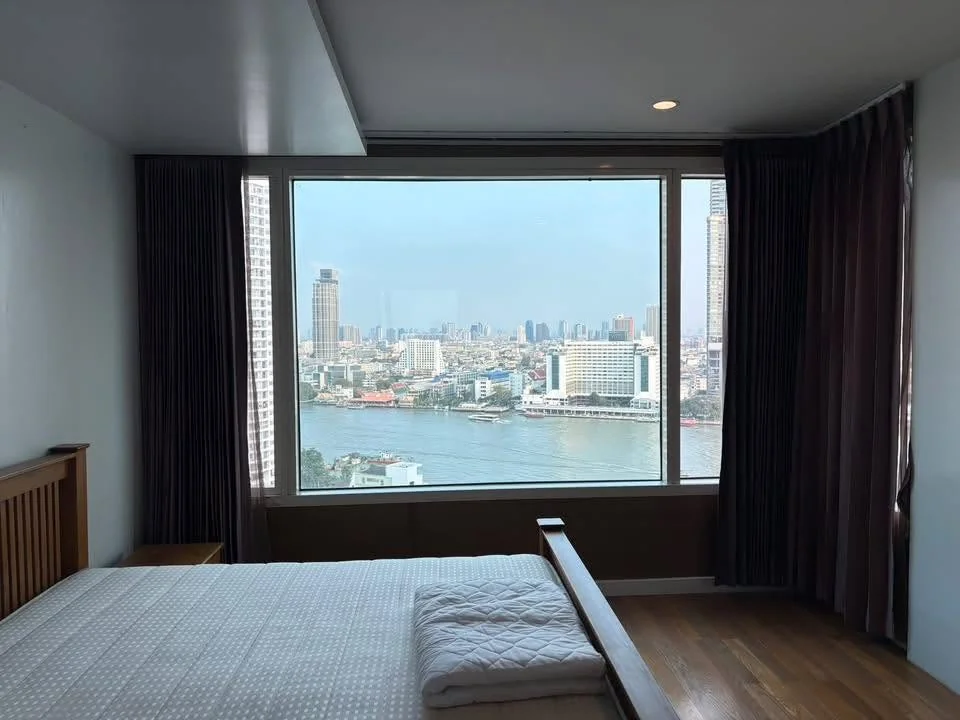 3 Bedroom condo in Watermark Chaophraya