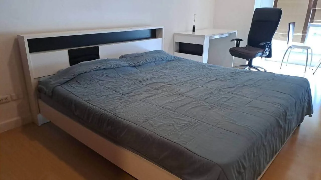 Studio condo in The Trendy