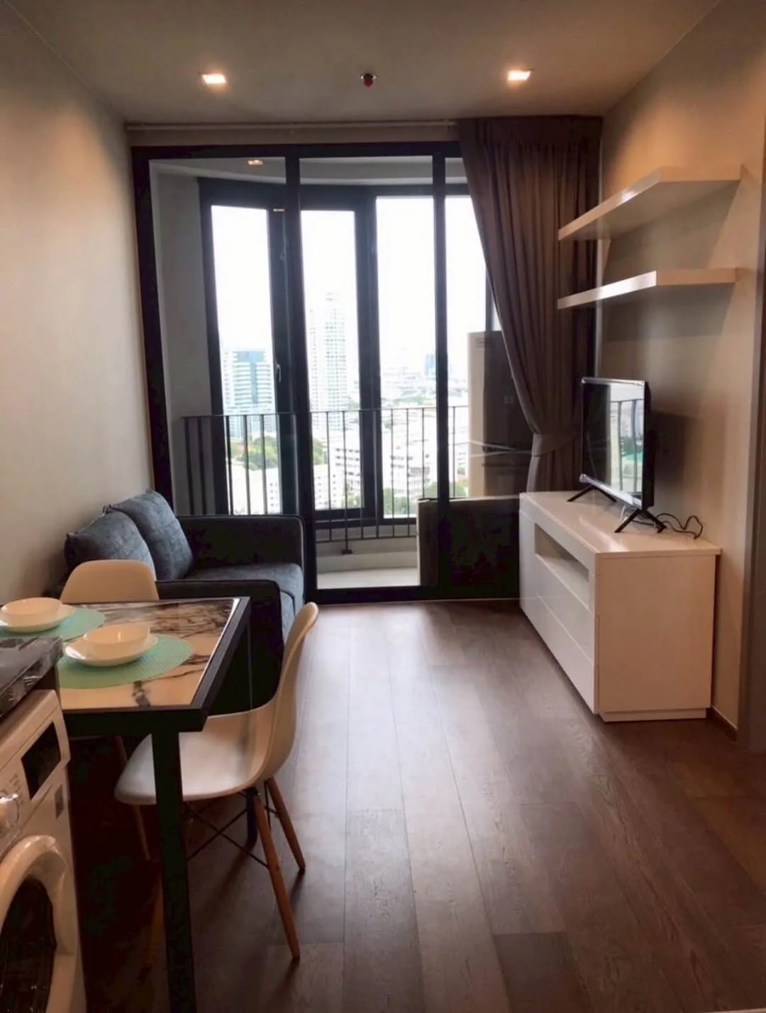 1 Bedroom condo in IDEO Q Victory