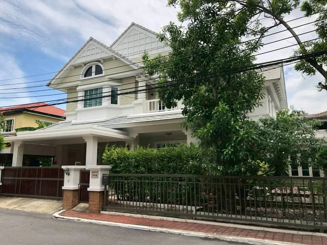3 Bedroom condo in Nantawan Sukhumvit 77