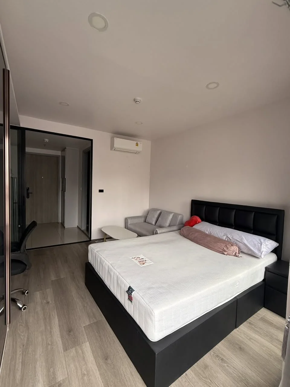 Studio condo in SOHO Bangkok Ratchada