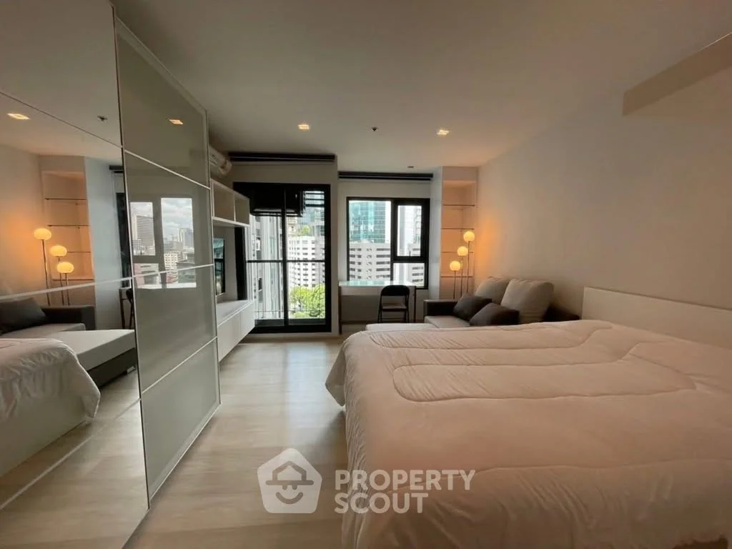 1 Bedroom condo in Life One Wireless