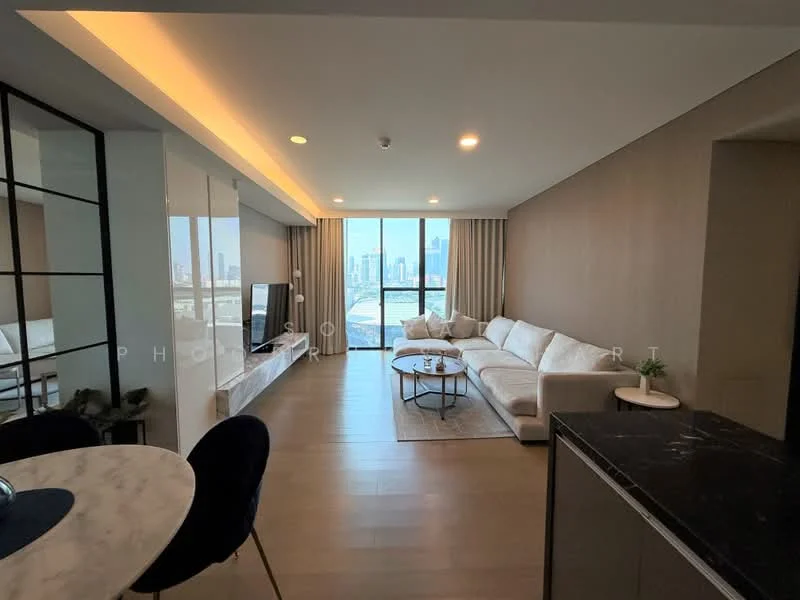 2 Bedroom condo in Siamese Exclusive Queens