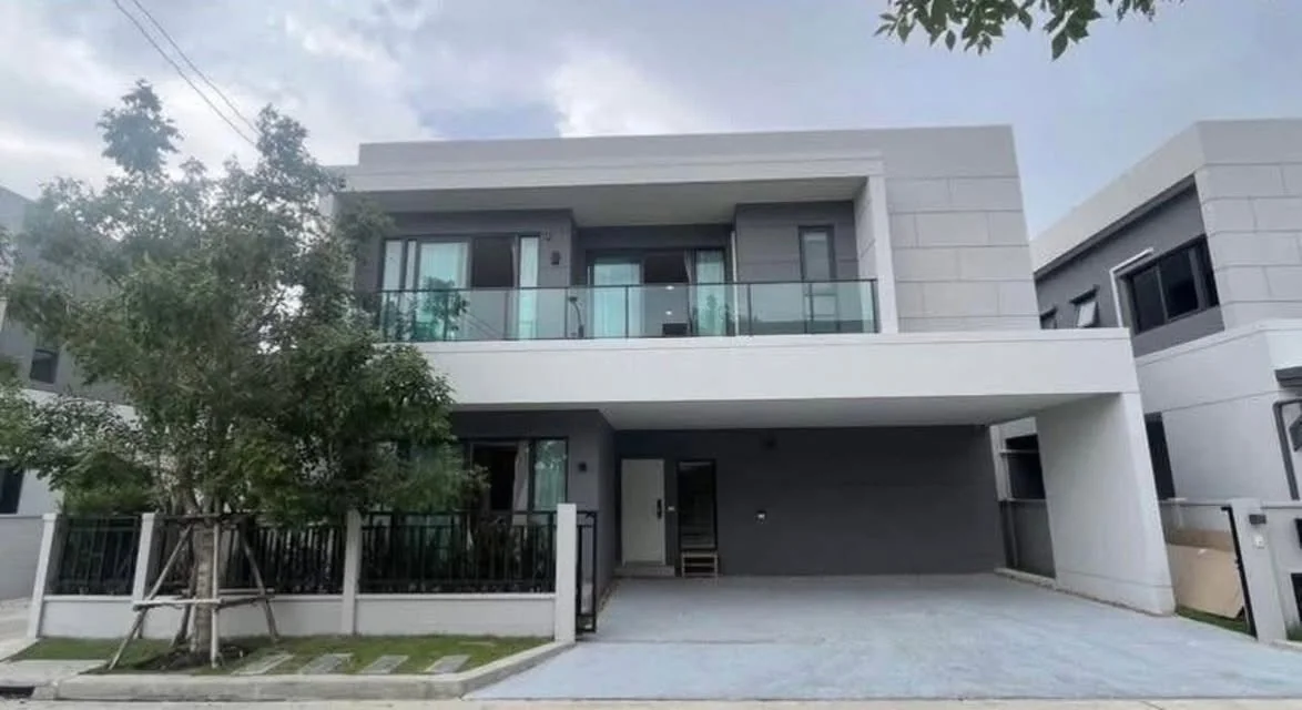 4 Bedroom condo in Centro Bangna-Wongwean
