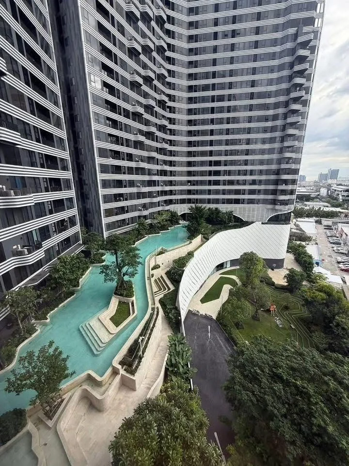 Studio condo in IDEO Mobi Sukhumvit Eastpoint