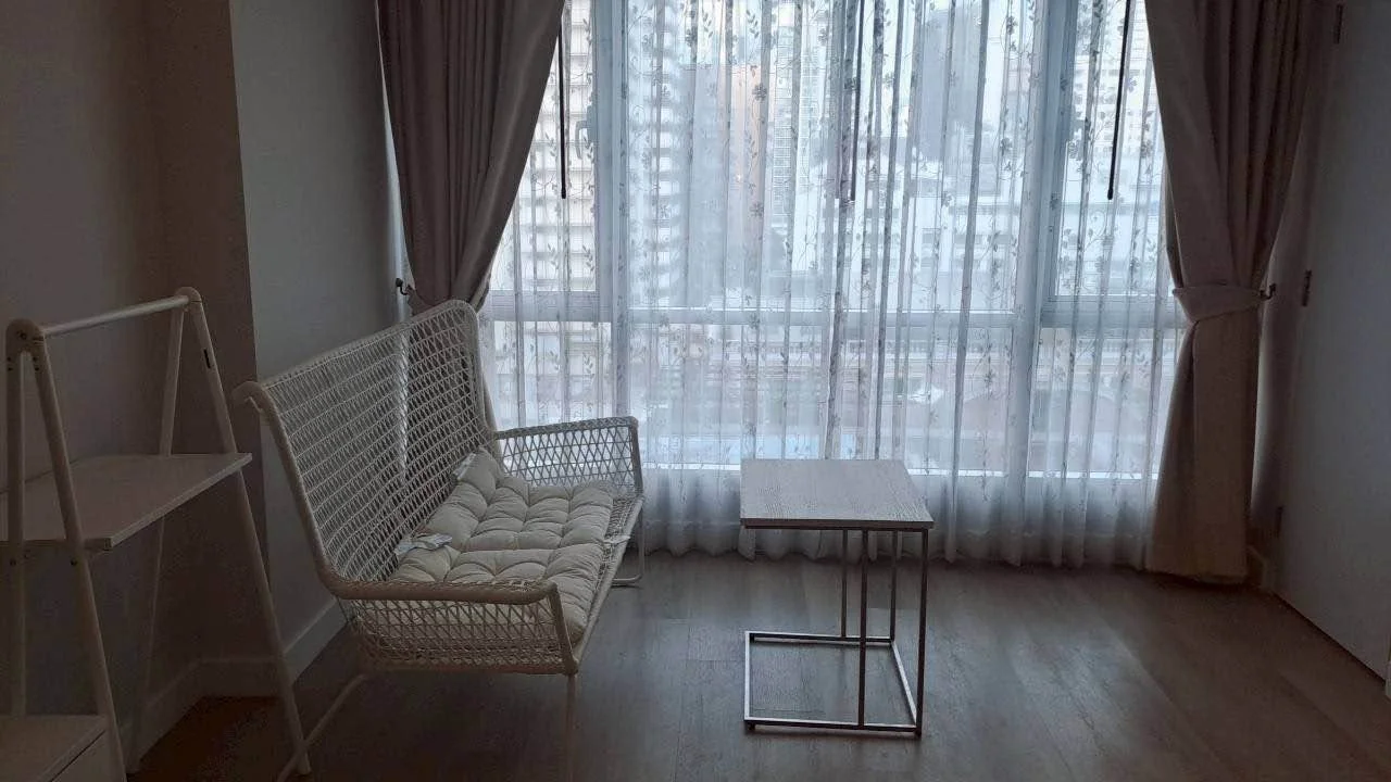 Studio condo in The Trendy