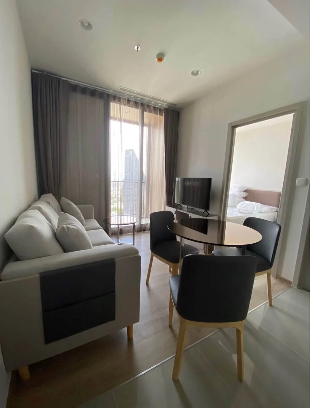 2 Bedroom condo in Oka Haus Sukhumvit 36