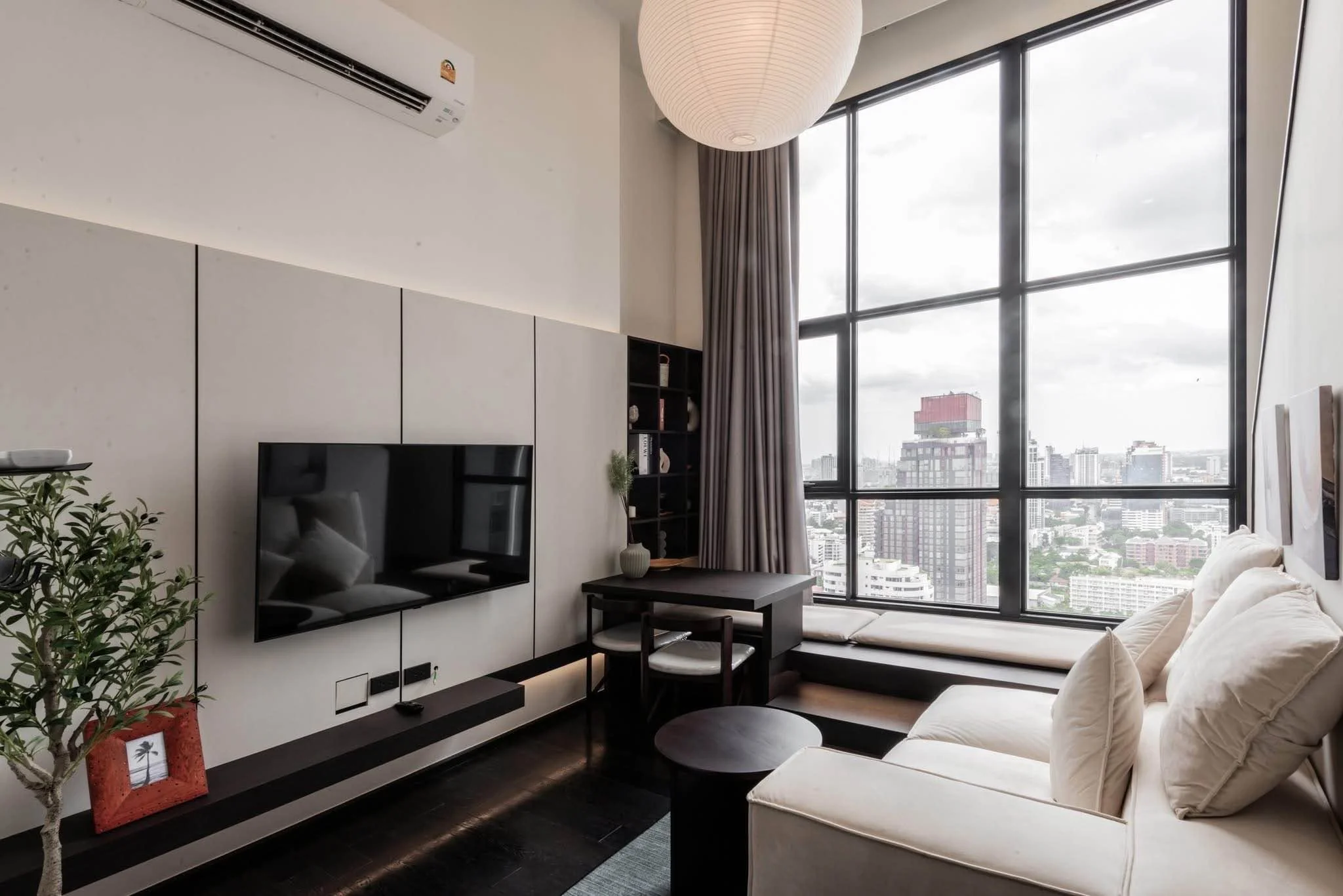 2 Bedroom condo in Park Origin Thonglor