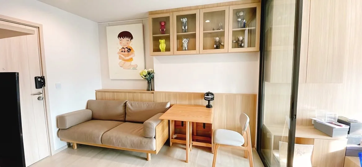 1 Bedroom condo in Life One Wireless