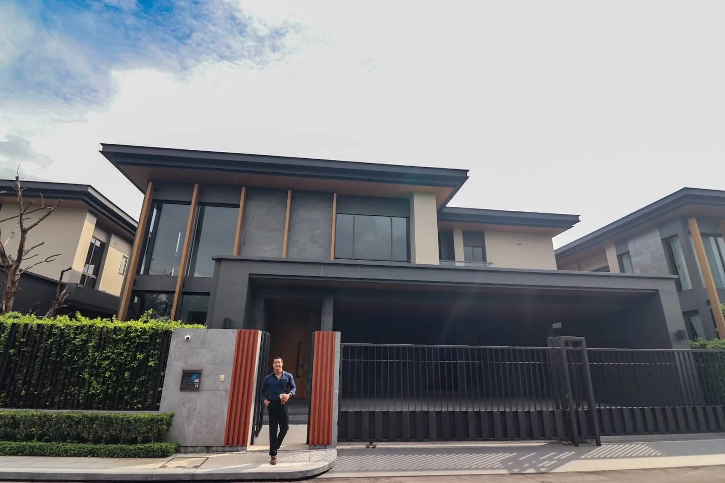 4 Bedroom condo in Siraninn Residences Pattanakarn