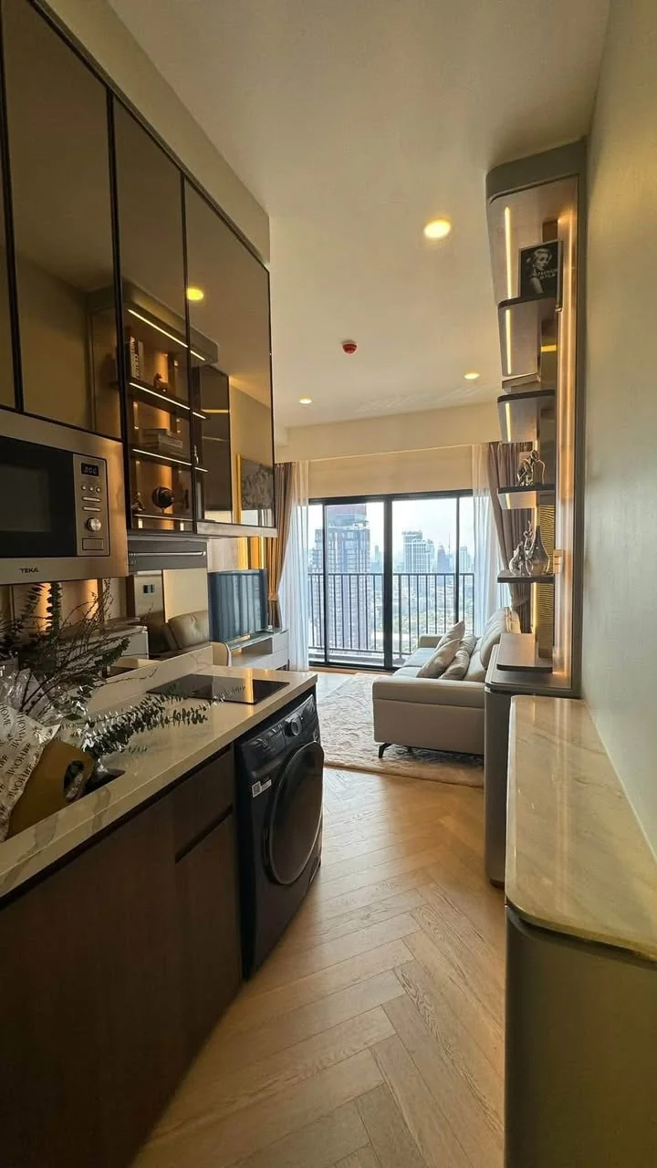 2 Bedroom condo in Park Origin Thonglor