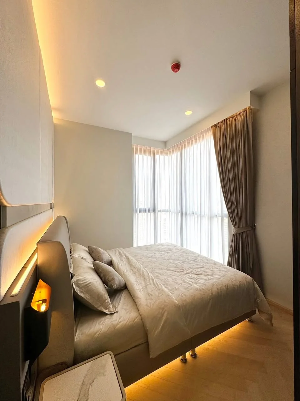 2 Bedroom condo in Park Origin Thonglor