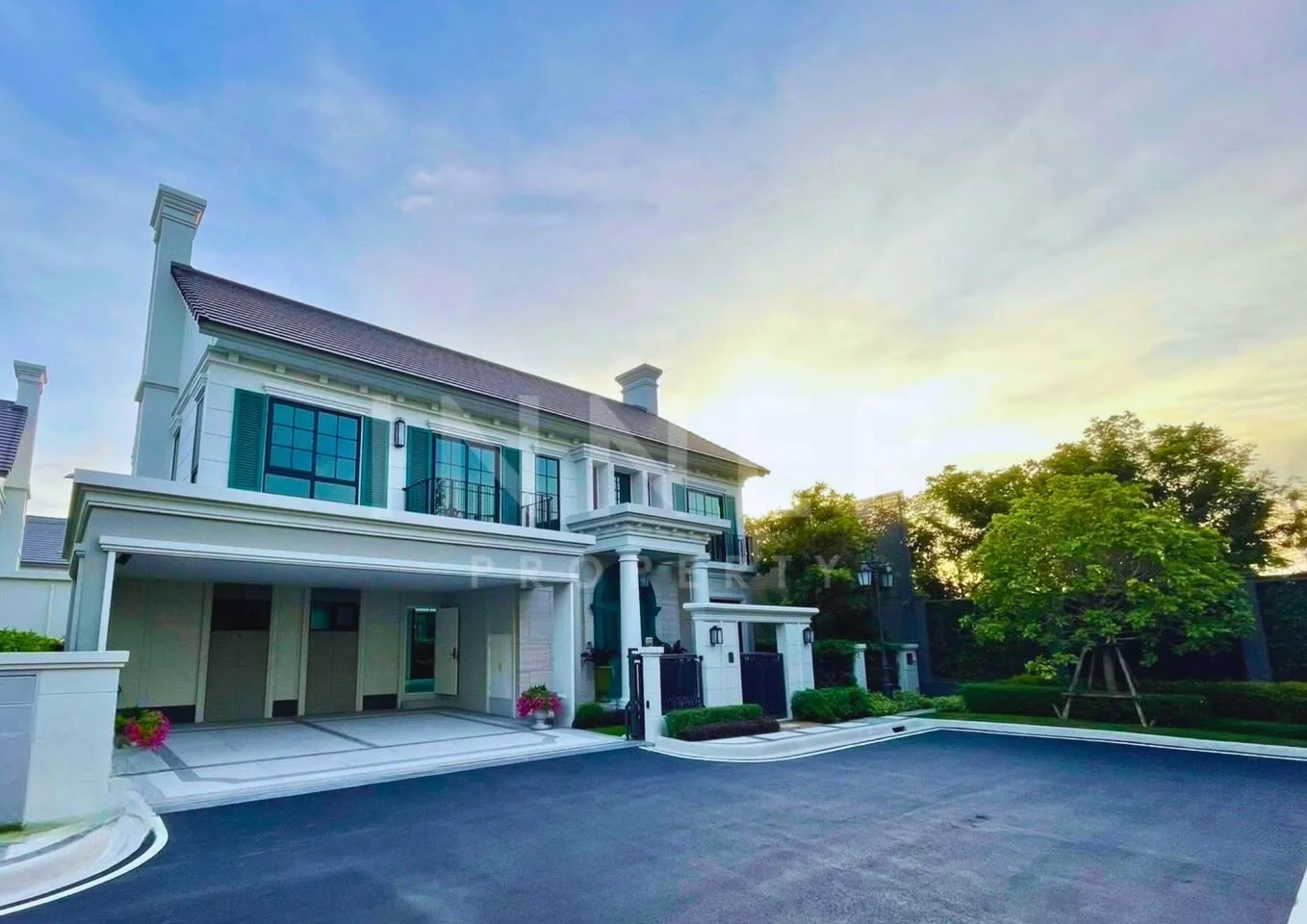 4 Bedroom condo in Narinsiri Krungthep Kreetha