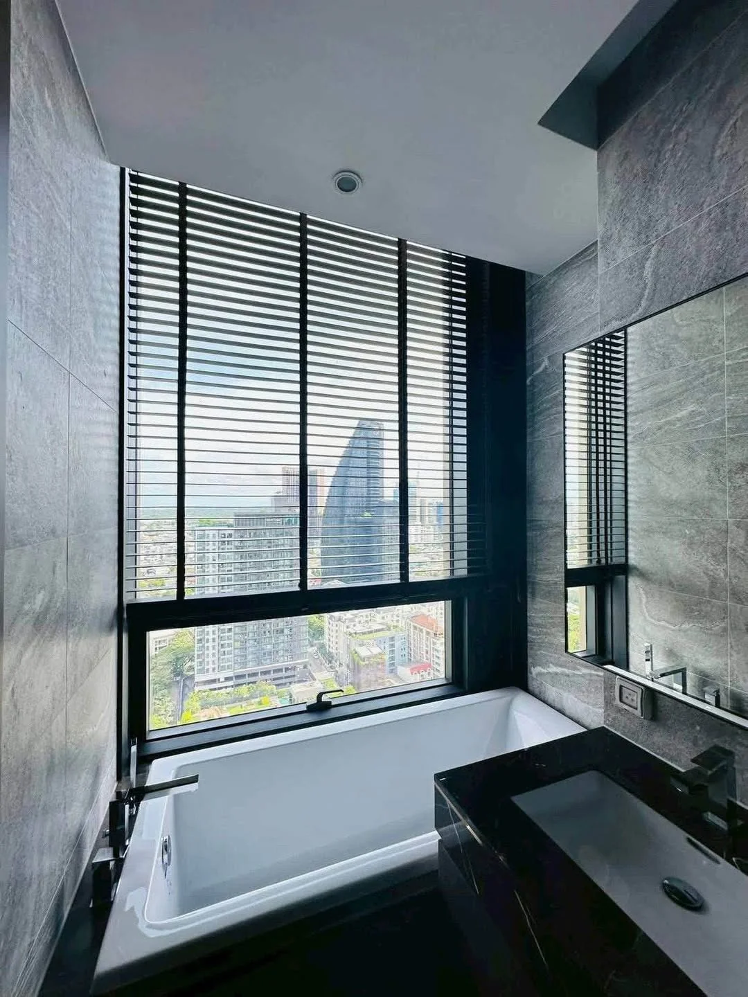 2 Bedroom condo in The Esse Sukhumvit 36
