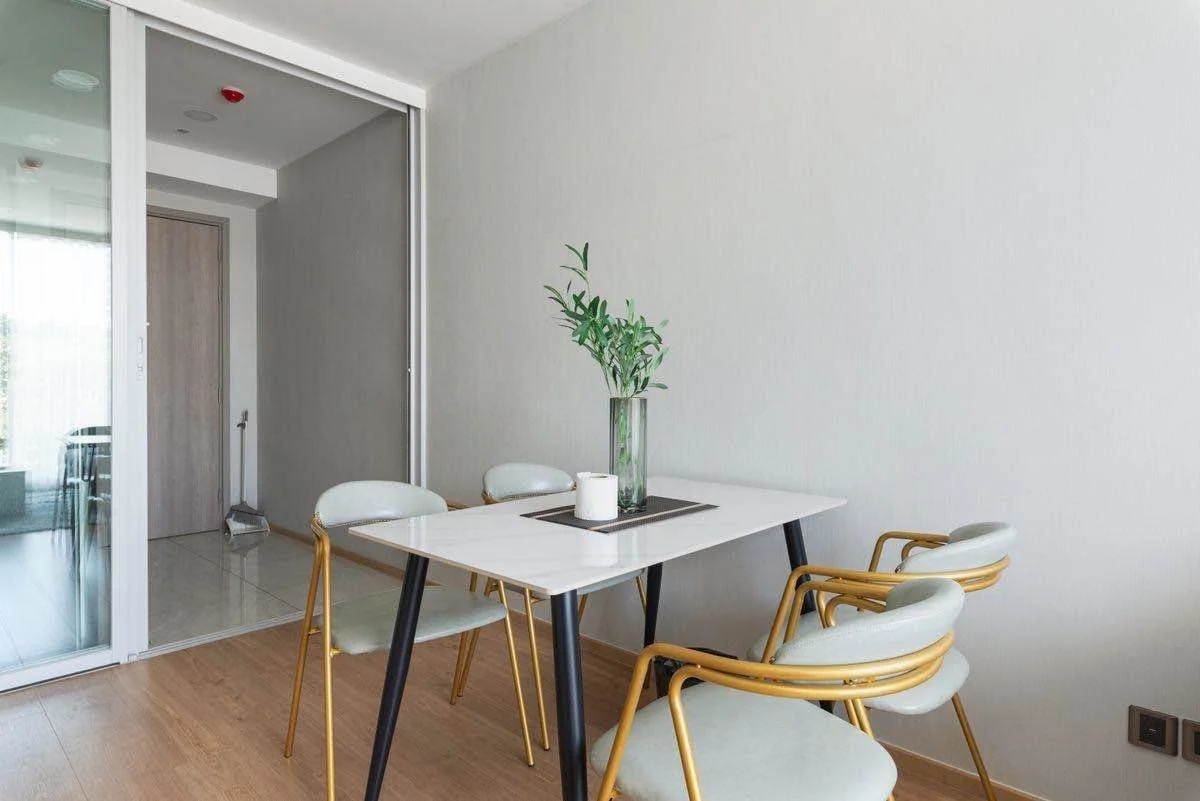 2 Bedroom condo in Chewathai Residence Thonglor