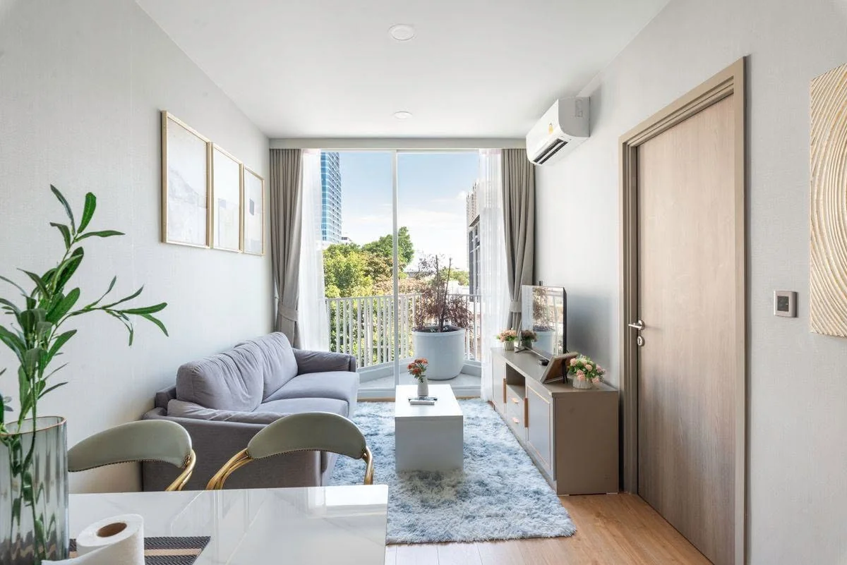 2 Bedroom condo in Chewathai Residence Thonglor