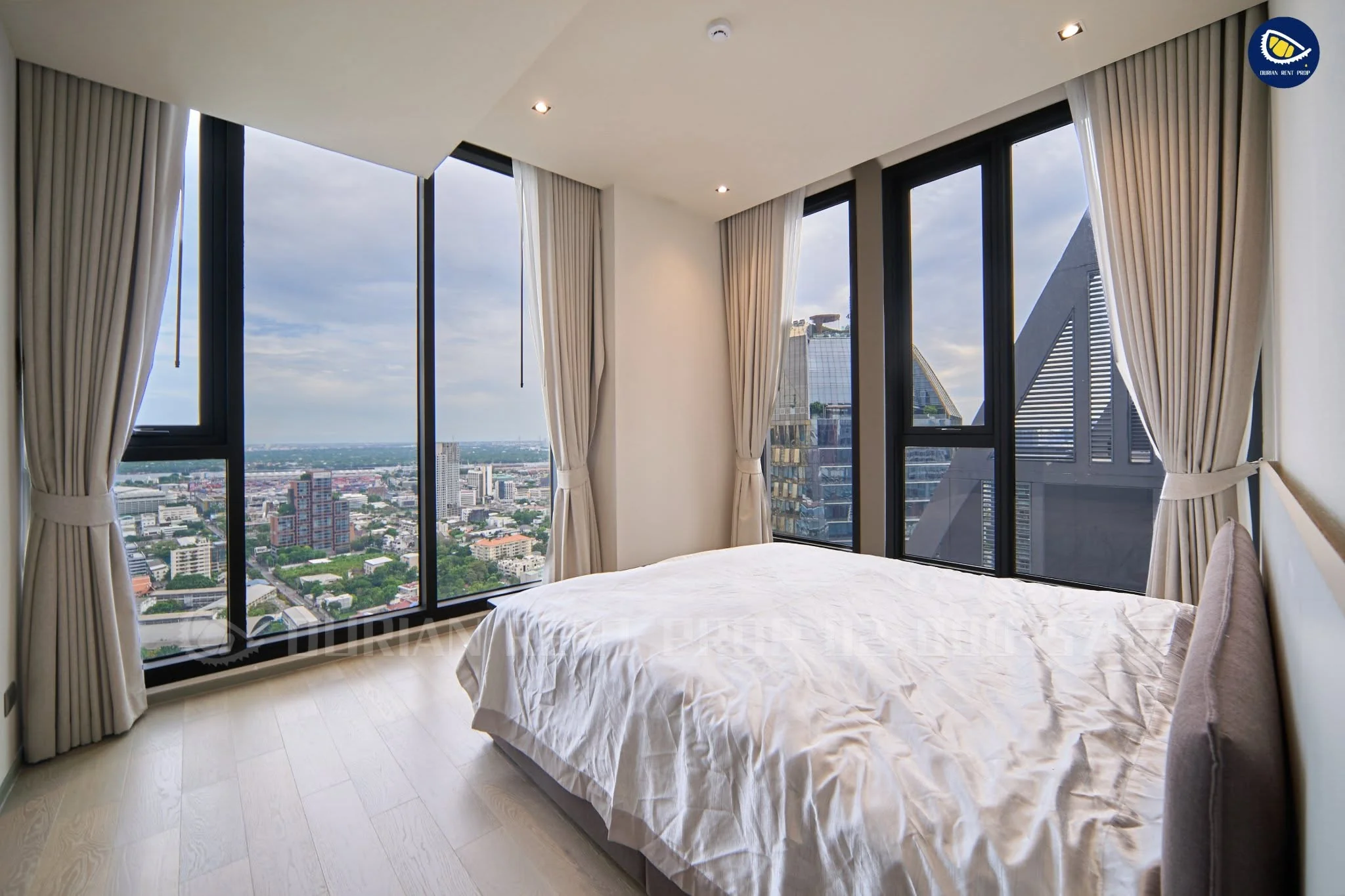 2 Bedroom condo in Hyde Heritage Thonglor