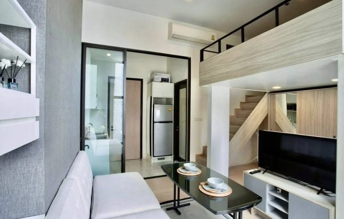 Studio condo in Chewathai Residence Asoke