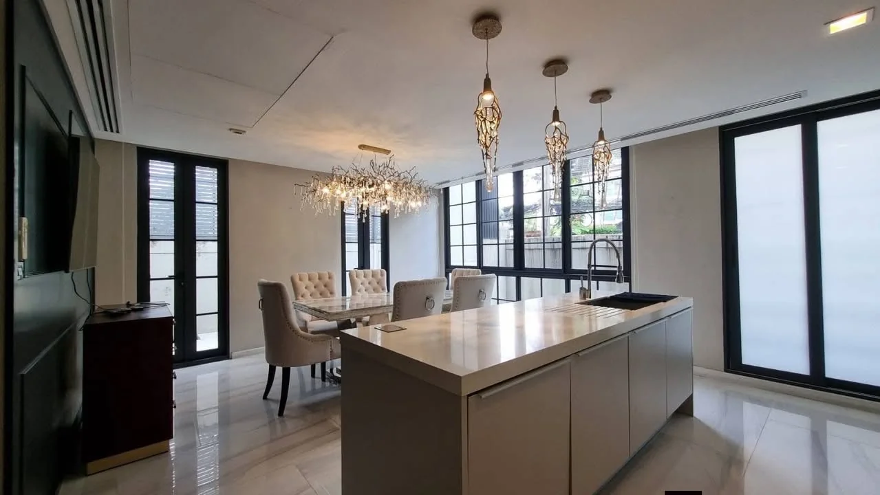4 Bedroom condo in Quarter 31