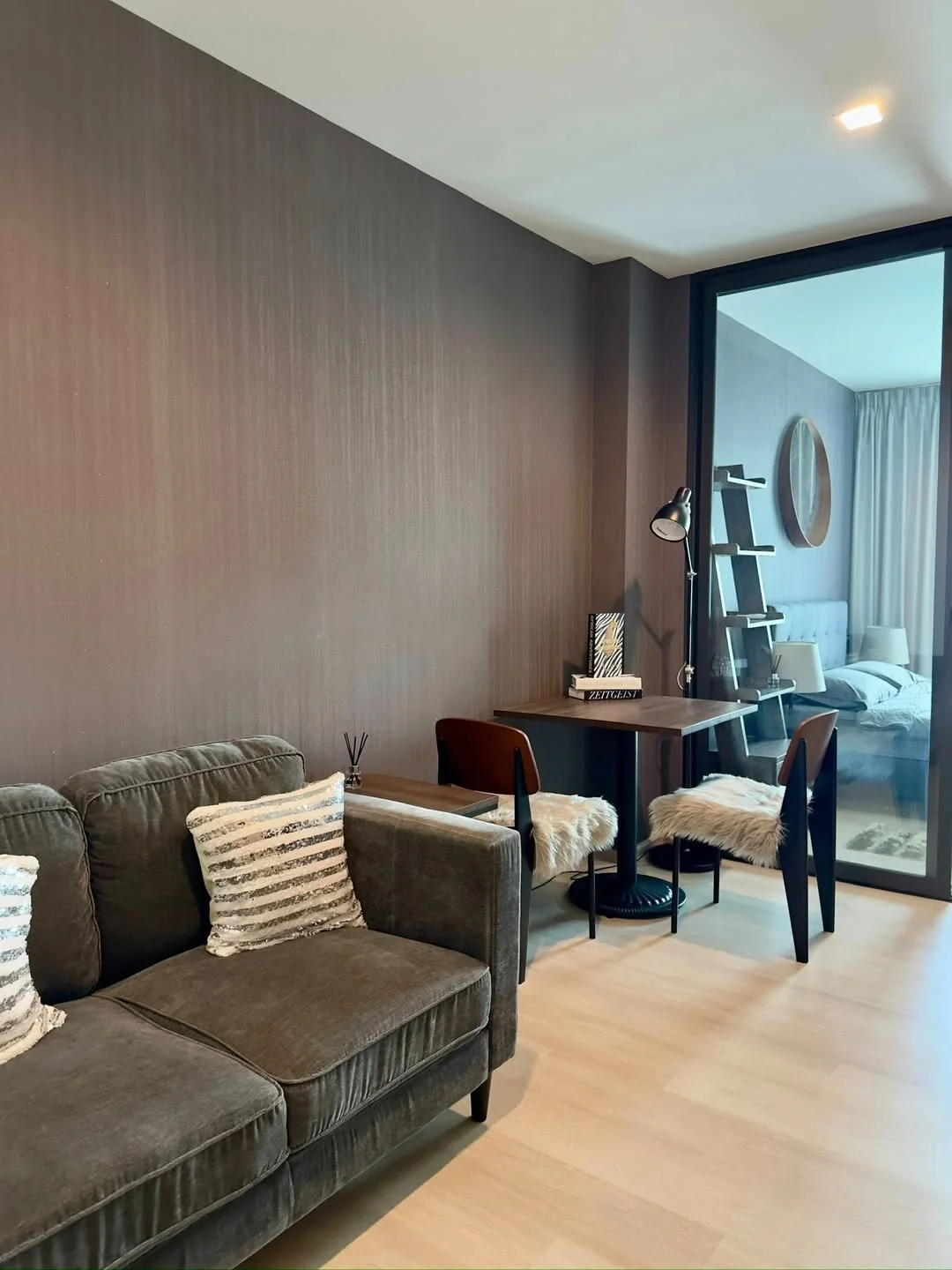1 Bedroom condo in Life One Wireless