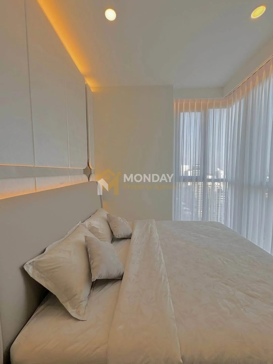 2 Bedroom condo in Park Origin Thonglor