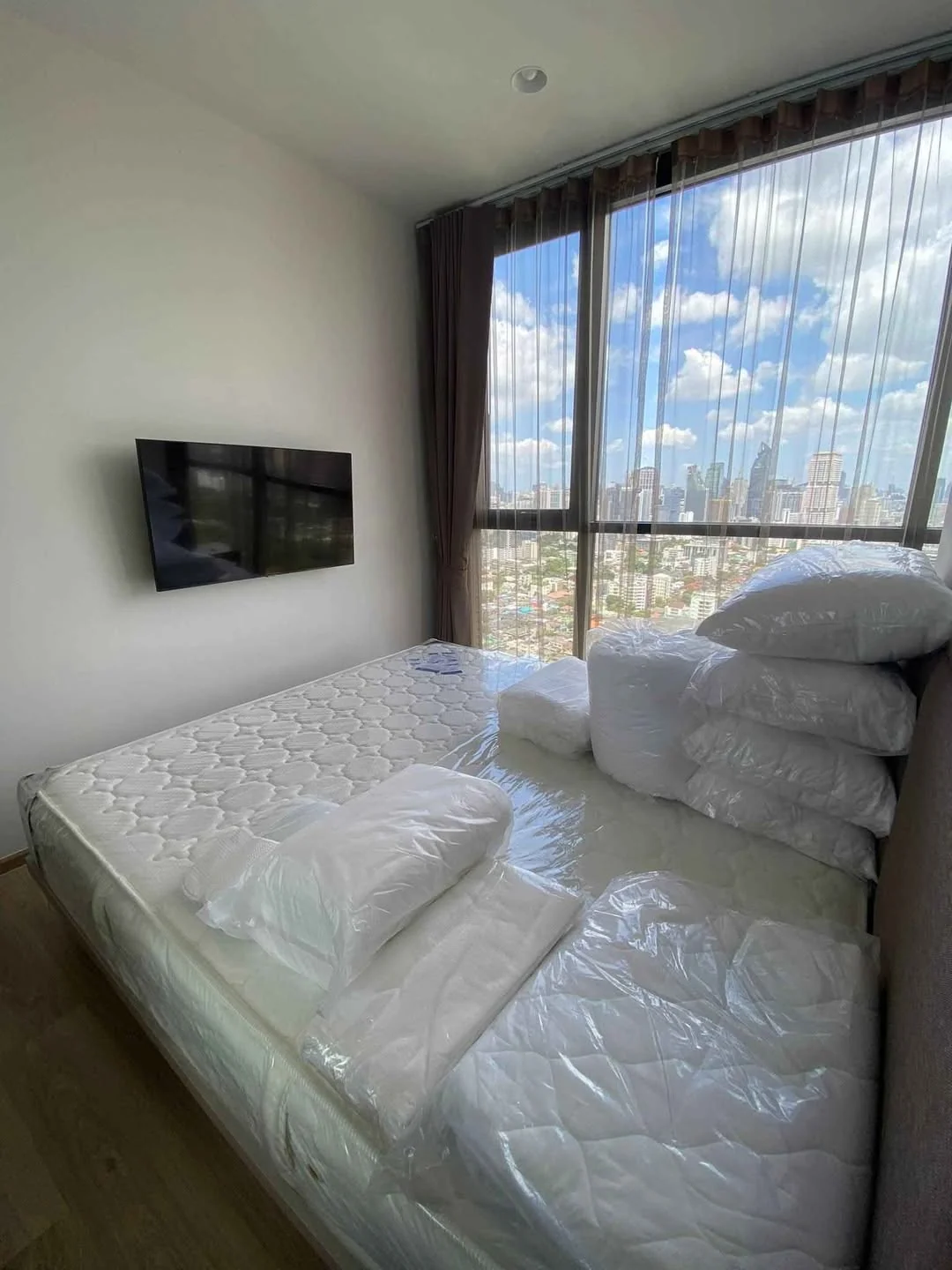 2 Bedroom condo in Oka Haus Sukhumvit 36