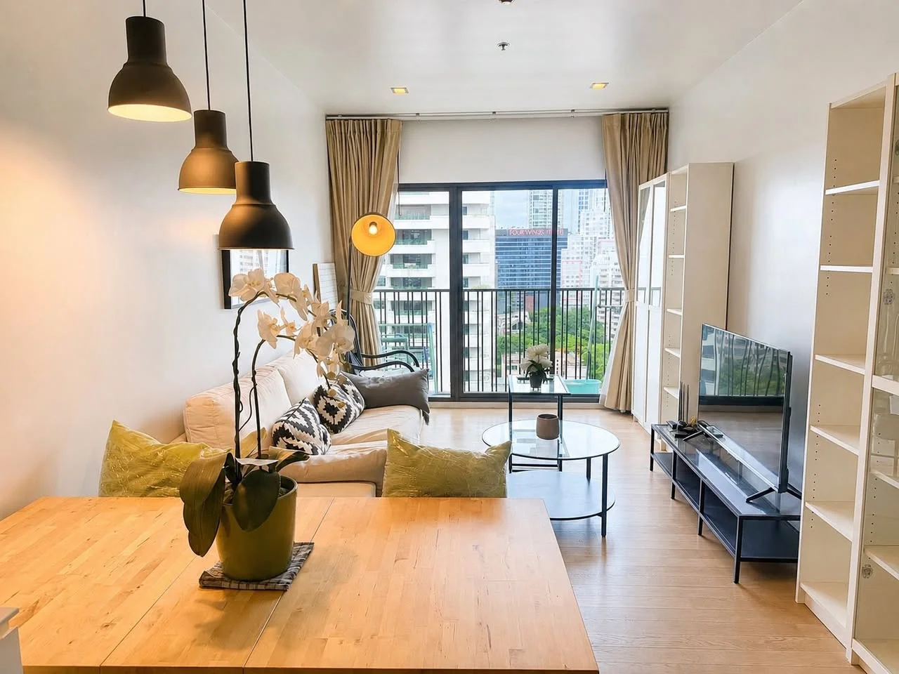 1 Bedroom condo in Noble Refine
