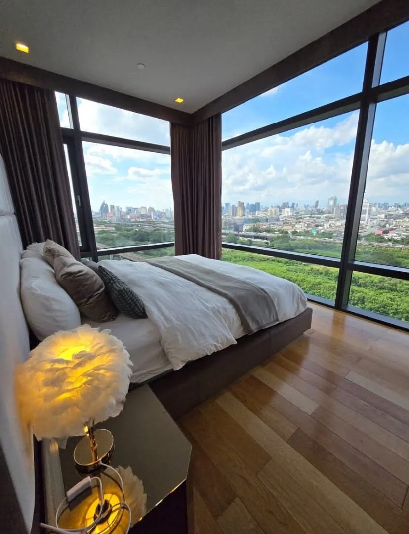 2 Bedroom condo in Circle Condominium