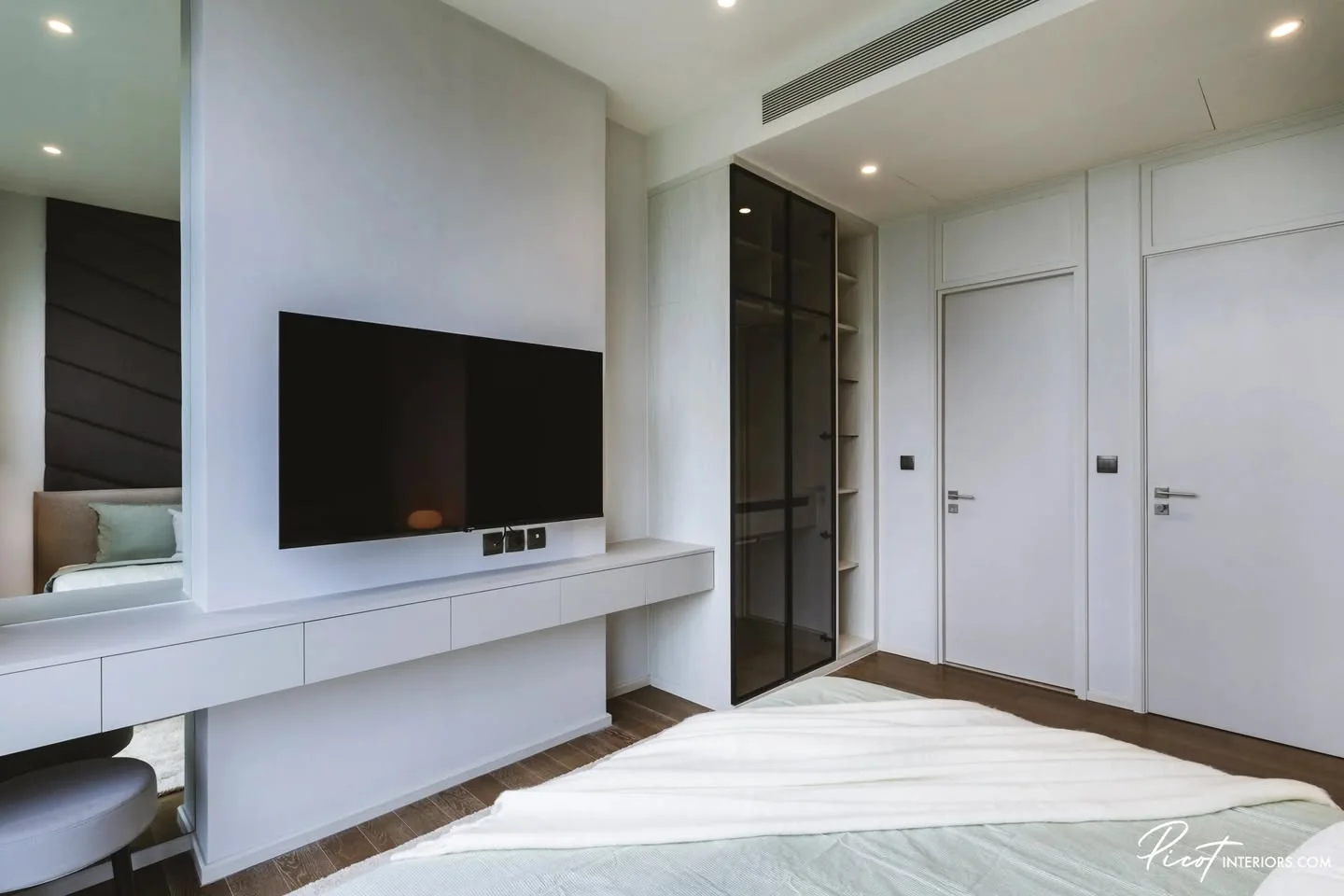 2 Bedroom condo in Muniq Langsuan