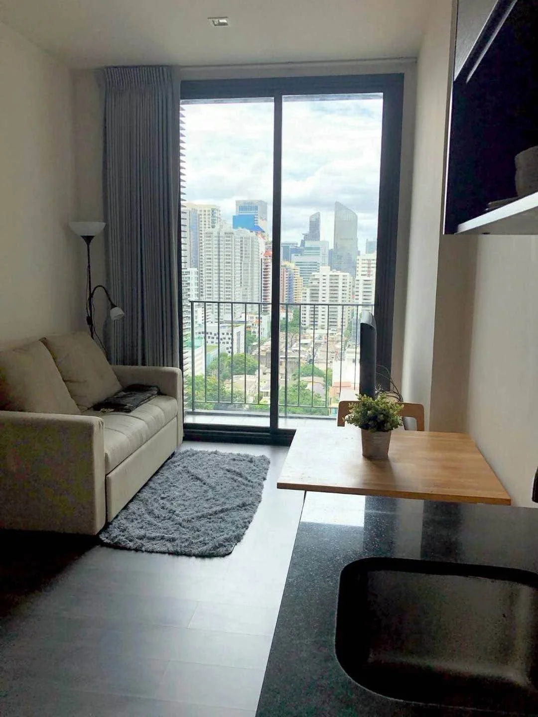 1 Bedroom condo in The Edge Sukhumvit 23