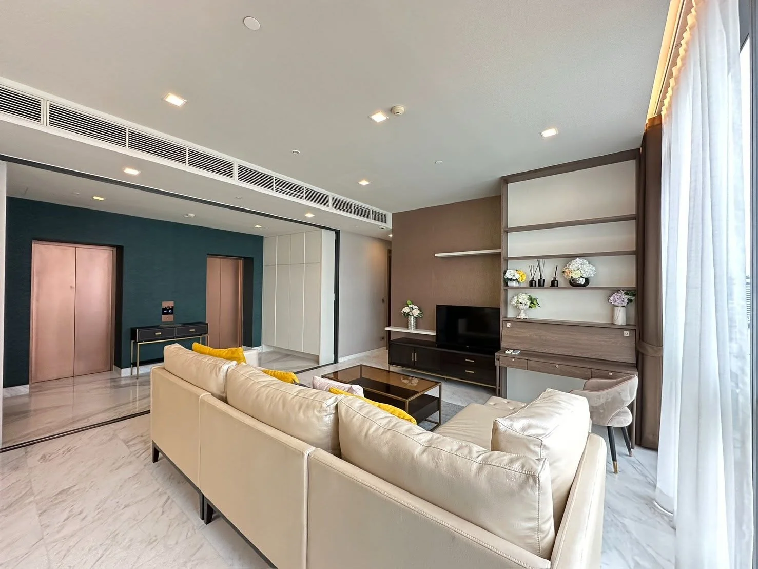 2 Bedroom condo in The Monument Thonglor