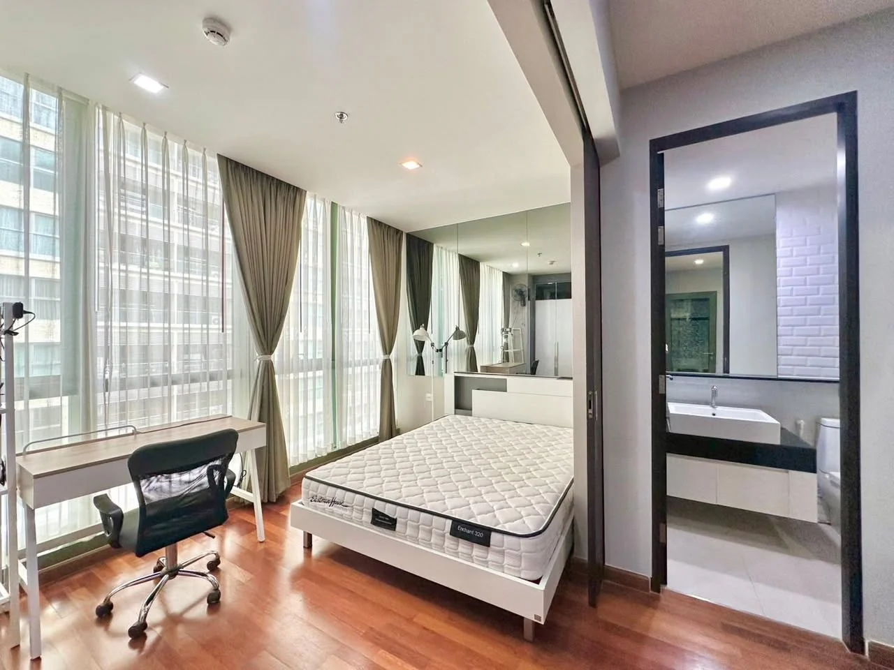 1 Bedroom condo in Wish Signature Midtown Siam