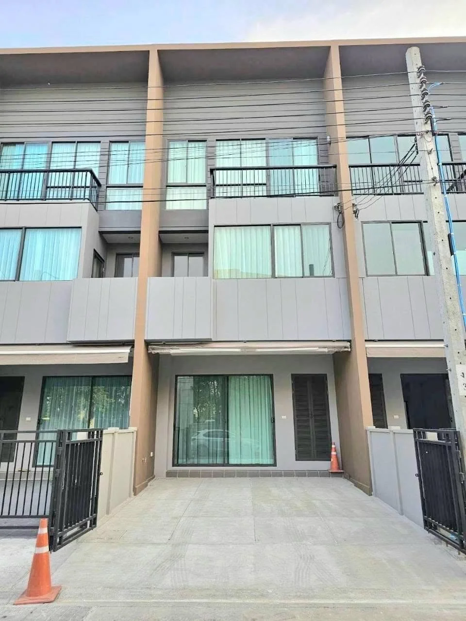 3 Bedroom condo in Baan Klang Muang Rama 9-Krungthep Kreetha
