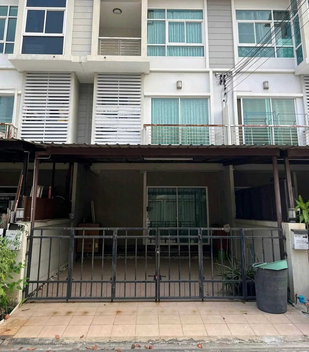 3 Bedroom condo in The Metro Rama 9