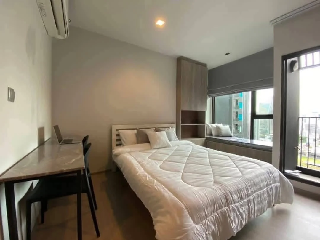 Studio condo in Life Asoke-Rama 9