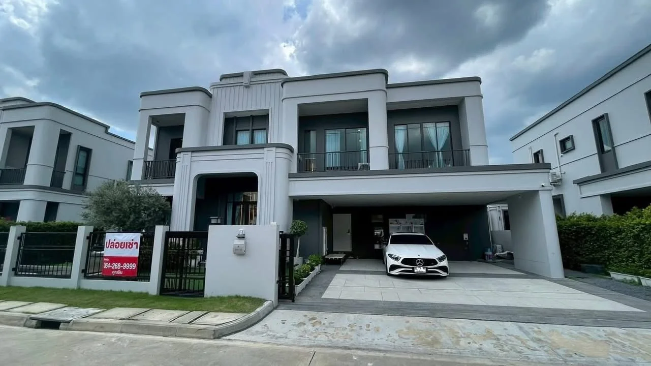4 Bedroom condo in Setthasiri Wongwaen-Chatuchot