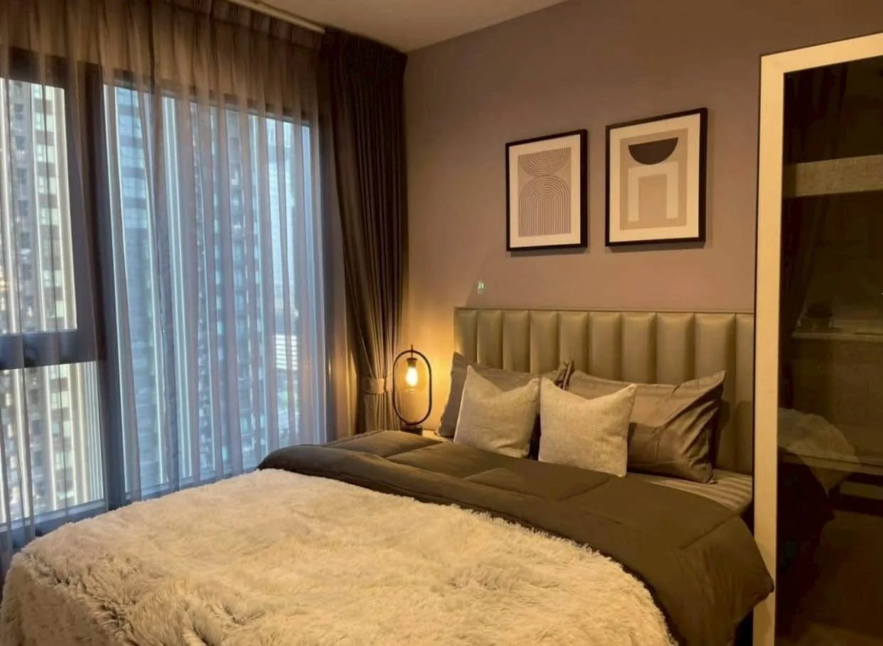 Studio condo in Life Asoke Hype