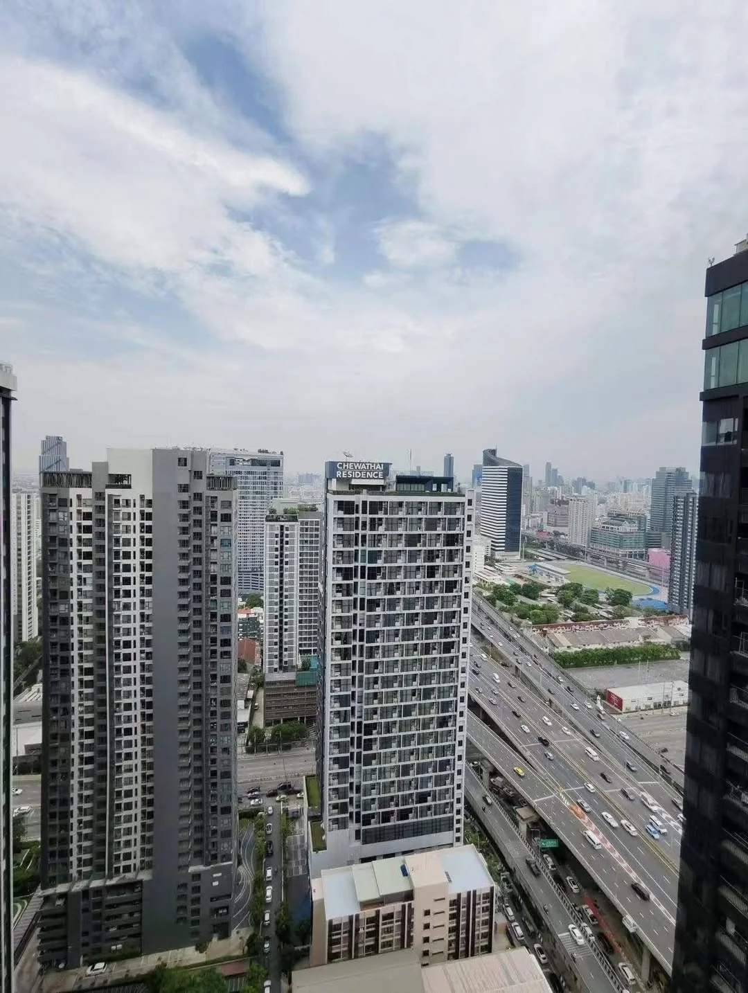 2 Bedroom condo in Life Asoke Hype