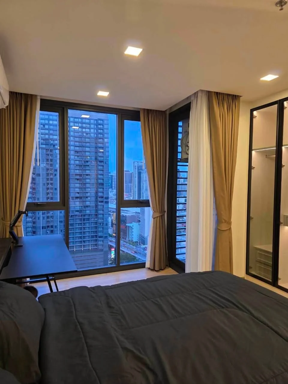 Studio condo in XT Phayathai