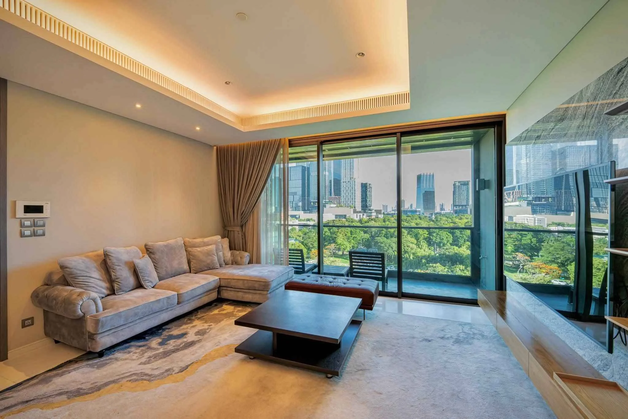 1 Bedroom condo in Sindhorn Tonson