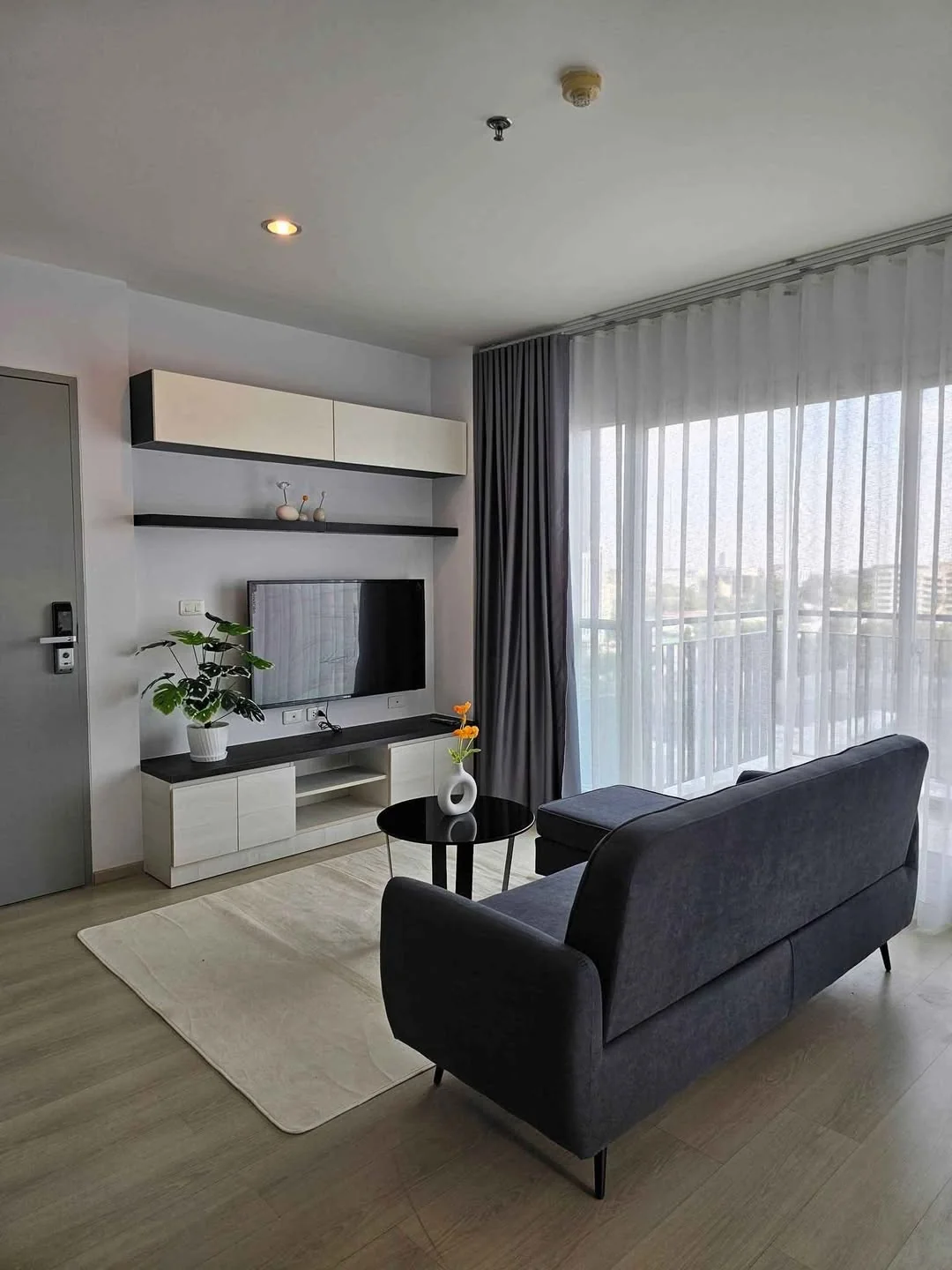 2 Bedroom condo in Life Ratchadapisek