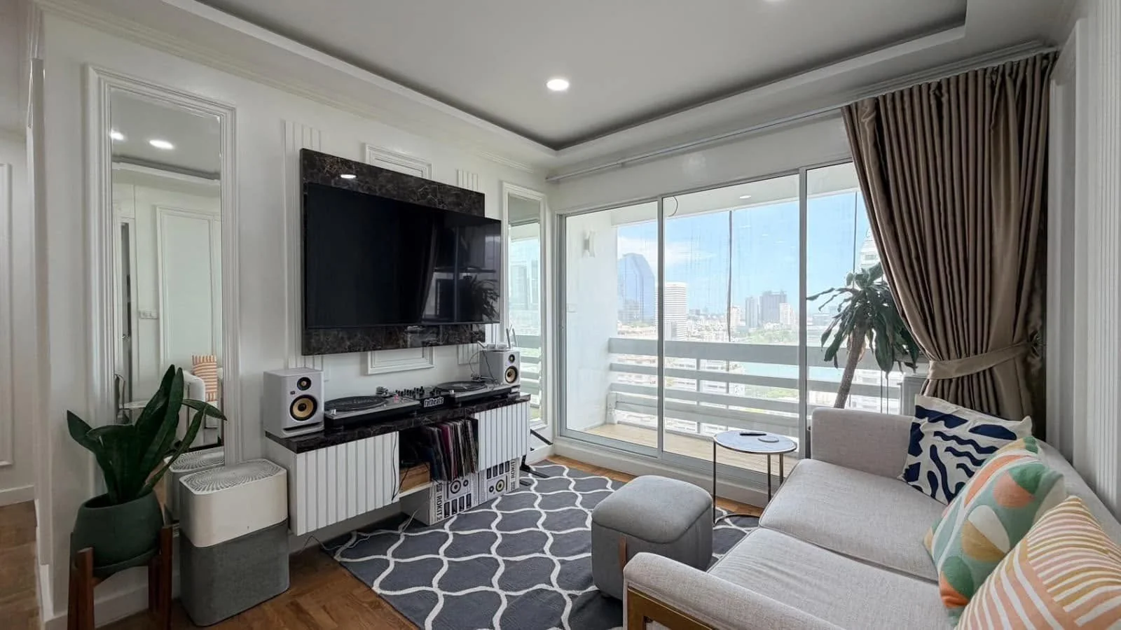 2 Bedroom condo in Sukhumvit Park