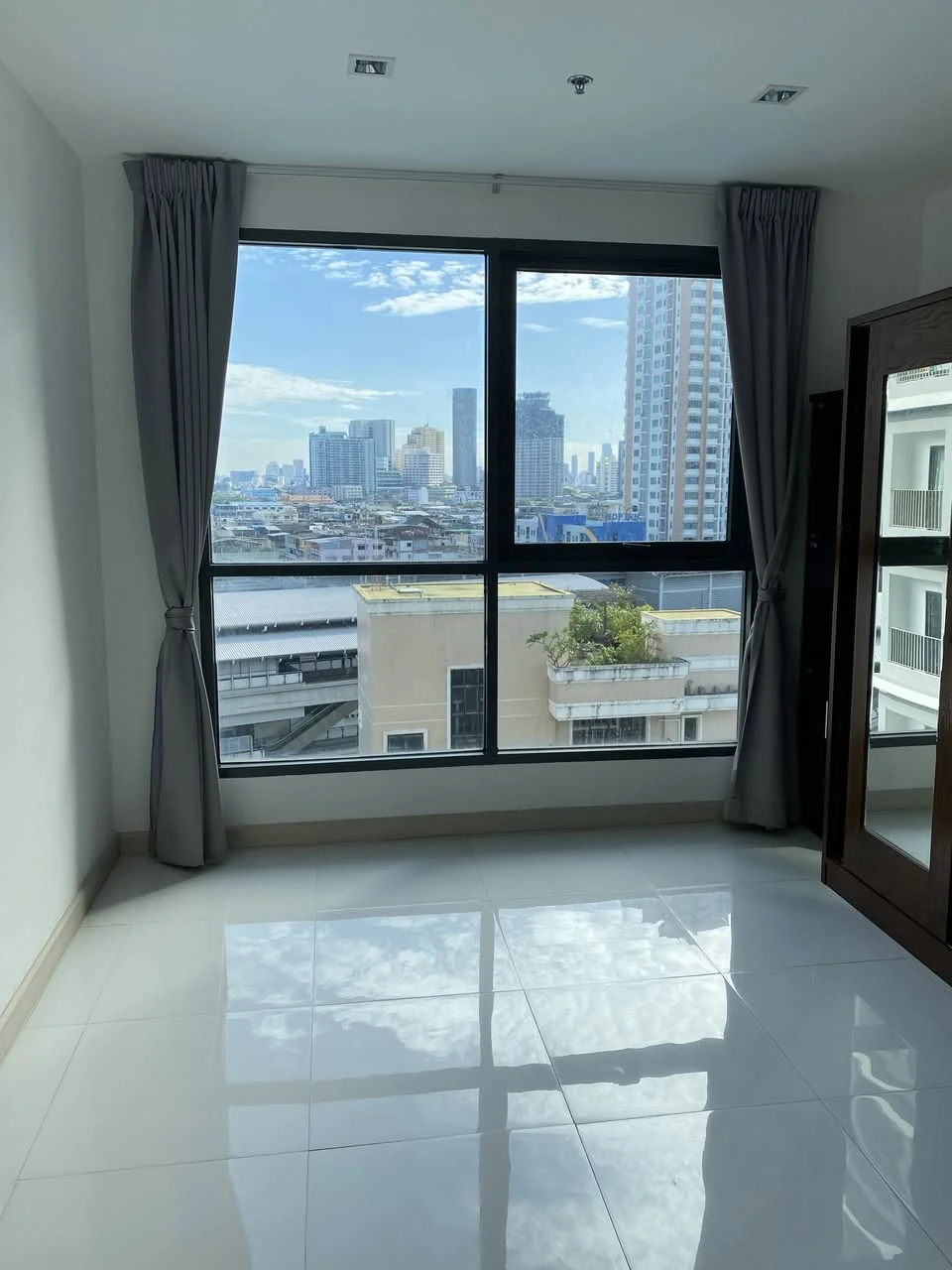 Studio condo in IDEO Mobi Sathorn