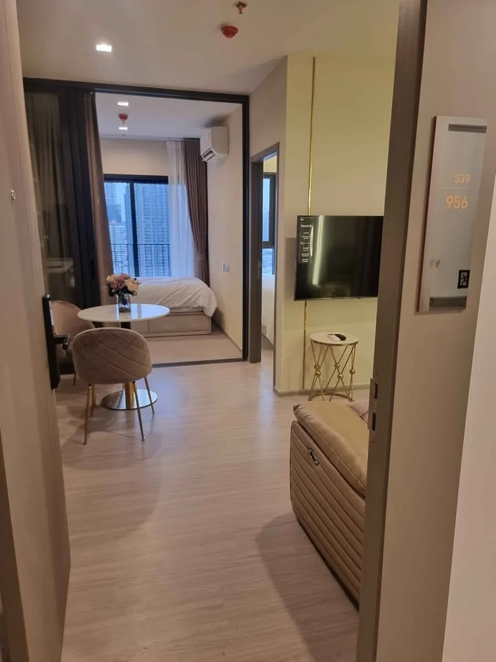 2 Bedroom condo in Life Asoke Hype