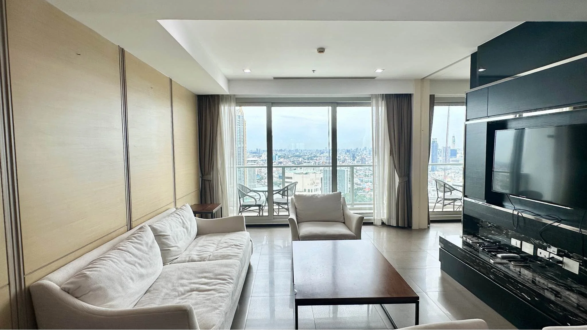 2 Bedroom condo in River House Condominium